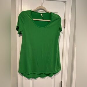 Lularoe Size XS Kelly Green Scoop Neck Round Hem Short Sleeve Tee Shirt Top
